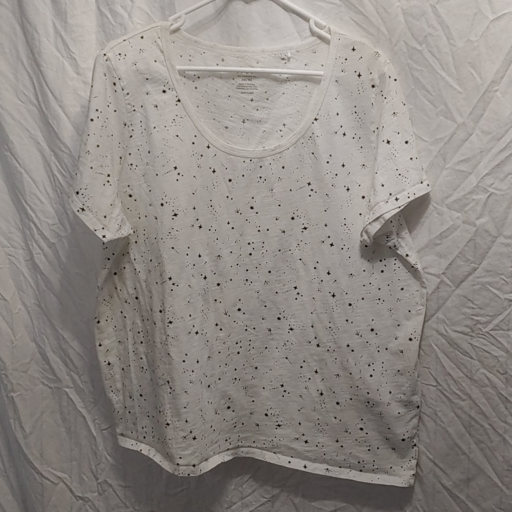 Any Item $10- Send an Offer (Purses Excluded)- Cute star print scoopneck T-shirt